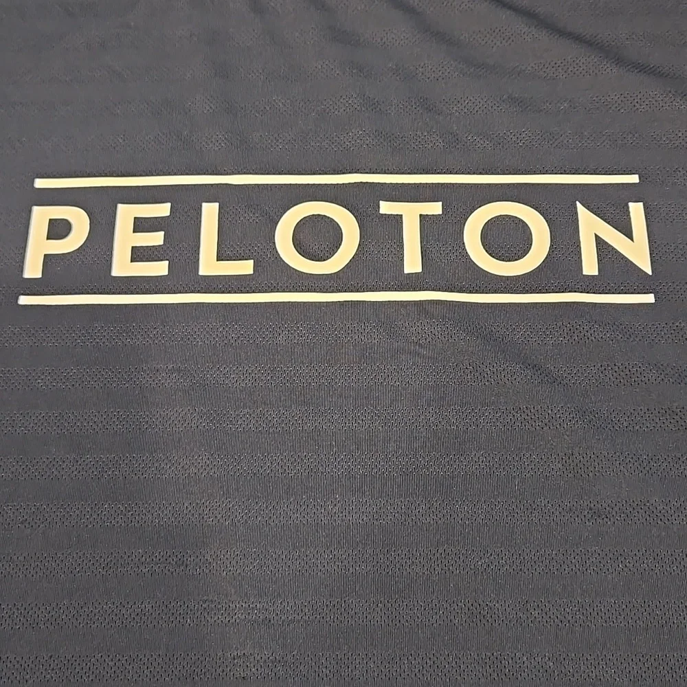 RHONE X PELOTON PERFORMANCE T-SHIRT. SIZE XXL. NAVY BLUE.